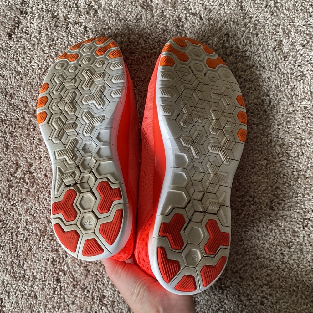 Nike Free Women’s Running Neon Orange Sneaker - Picture 5 of 7